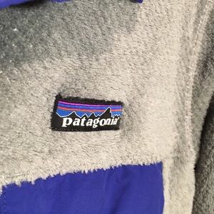 Women’s pullover grey jacket with navy blue accen